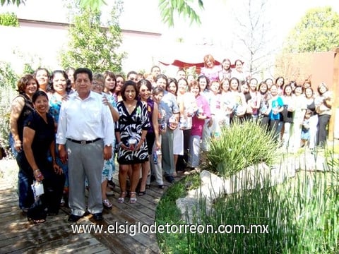 16052010 Maestros festejaron su día en un restaurante de la localidad.