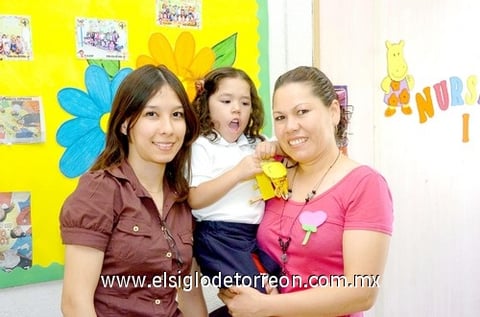 17052010 Angie Uribe, María Luisa Jáquez y Silvia López.