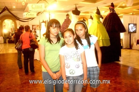 16052010 Blanca, Estrella y Valeria.