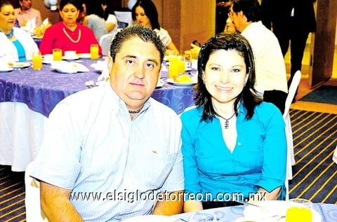 16052010 Eduardo y Mary Carmen Silveyra.