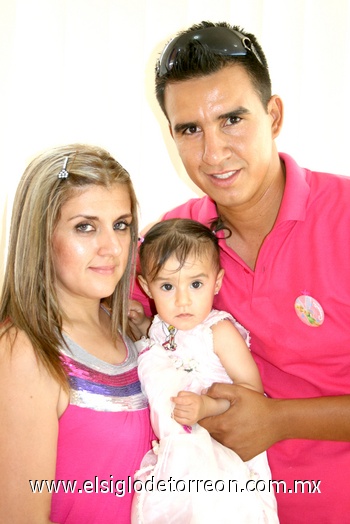 19052010 Un año de vida cumplió Mónika Mía Hernández Segura y la festejaron sus padres Mónica y Alejandro.