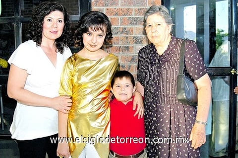 20052010 Norma Vázquez Estevané, Luz Elena, Oscarín y Luz Elena Estevané.