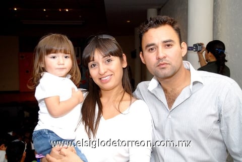 20052010 Asistentes. Ángeles, Paula y Abraham.