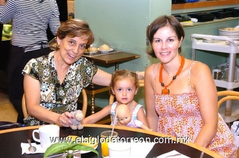 21052010 Martha Jiménez, la pequeña Fernanda Muñoz y Oliva Castañeda.