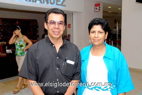 22052010 Puerto Vallarta. José Luis Berumen y Yolanda Reyes.