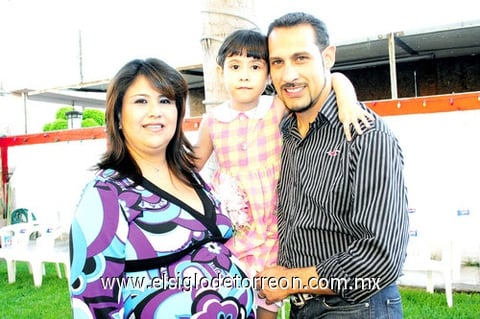 24052010 Liliana María Rodríguez de Martínez, Alex Lilian y Alejandro Martínez.