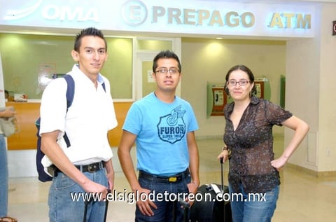 24052010 Ciudad de México. Llegaron a La Laguna, Ricardo Rubio, Héctor Sánchez y Alejandra Curiel.