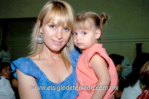 23052010 Ruth y Paulina Carrillo.