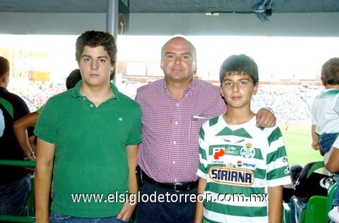 23052010 Roberto, Jesús y Eduardo García Colores.