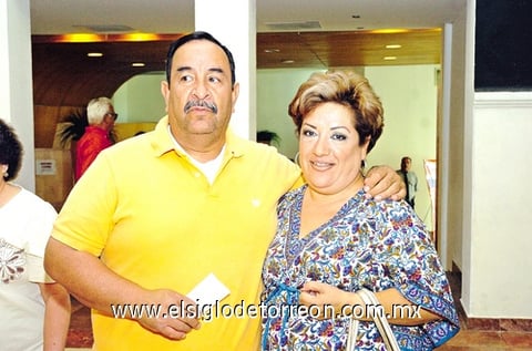 25052010 Salvador y Patricia Ulloa.