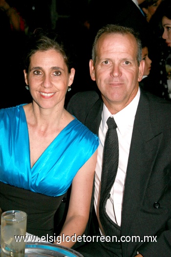 23052010 Gaby y Jorge.