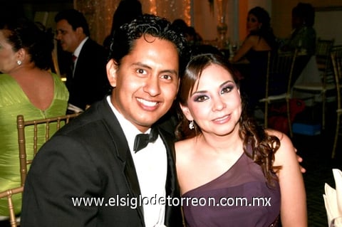 23052010 Elio Escobedo y Perla Garza.