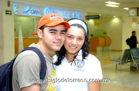 25052010 Hermosillo. Ángel Antúnez se despidió de su novia Magdiel Sánchez.