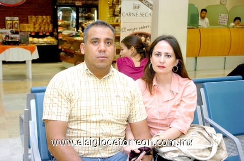 25052010 Hermosillo. David Tovar despidió a su esposa Liz Rosas.