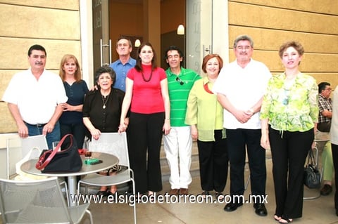 26052010 Javier González, Olga Jalife,  Juan Antonio, Martha Beatriz y Martha Chávez, Carlos González, Patricia de González, Sofía Enríquez y el autor del libro Fernando González Ruiz.