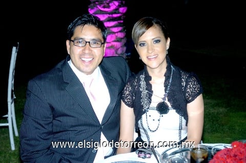 27052010 Pareja. Elizabeth Aranda y Either Peniche.