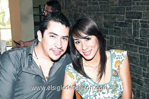 29052010 Pablo Lozoya y Lizbeth Chávez.