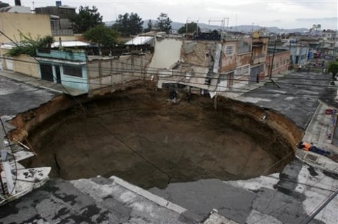 Guatemala, Honduras y El Salvador enfrentaban una dura crisis ayer debido a los estragos causados por la tormenta tropical 'Ágatha'