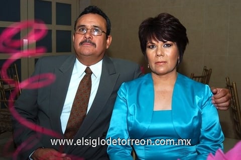 31052010 Alberto Montoya en compañía de su esposa Antonia de la Cruz, pasaron una grata velada.
