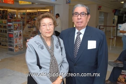 31052010 Tijuana. Alberta Alarcón y Juan José Martínez viajaron para visitar a familiares.
