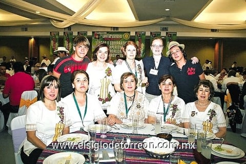 30052010 Marcos Cirilo, Isabel de Corven, Maribel de Román, Laura Silerio, Eduardo Barbosa, Gaby de Ramos, Lety de Campos, Sofía de Cuéllar, Silvia de Dávila y Chacha Silerio.