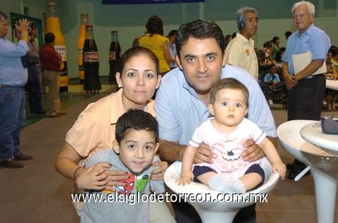 30052010 Dulce Bonilla de Salas y Salvador Salas.