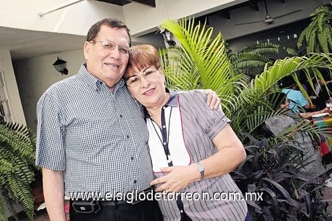 30052010 Rigoberto Saracho en su fiesta de cumpleaños, ofrecida por su esposa María Guadalupe de Saracho.