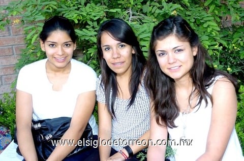 01062010 Daniela Gutiérrez, Marianne Hernández y Elizabeth Rodríguez.