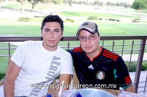 01062010 Disfrutan. Sergio, Roberto, Francisco y Alejandro.