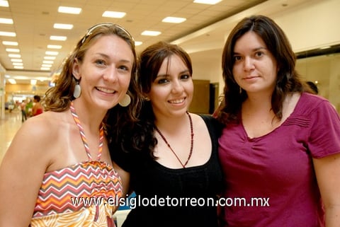 02062010 Amanda Brooks, Gaby Velasco y Paulina Vaca.
