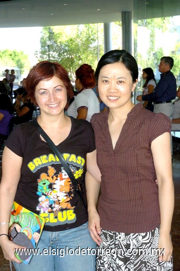 02062010 Laura Lozano y Xue-Mai.