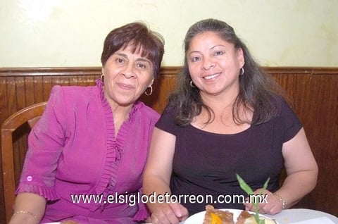 03062010 María Elena de Salas y María Luisa de Lozoya.