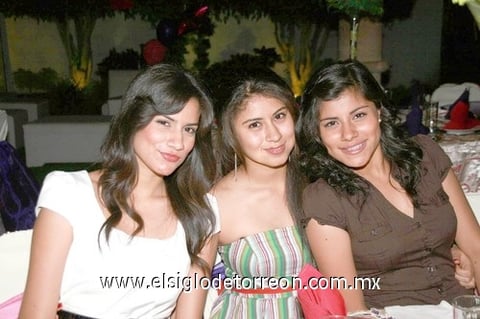 04062010 Karla, Paola y Cindy Tavera. EL SIGLO DE TORREÓN / RAMÓN SOTOMAYOR W.