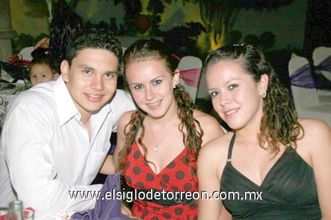 04062010 Asistentes. Omar Serna, Mirna y Cynthia Lope.