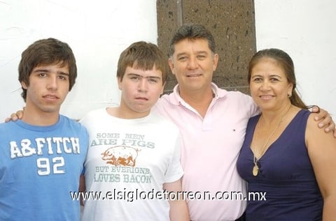 04062010 Abraham, Sebastián, Héctor y Pilar.