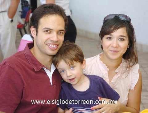 04062010 José Antonio Segura, Alejandra Rojas y Luis Antonio Segura.  EL SIGLO DE TORREÓN / ÉRICK SOTOMAYOR
