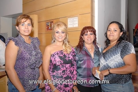 04062010 Rocío Rodríguez, Lucy de Ramos, Rocío Mares y Arely Rodríguez.