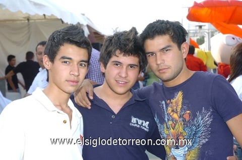 05062010 Israel López, Brandon y Cristian Campos.