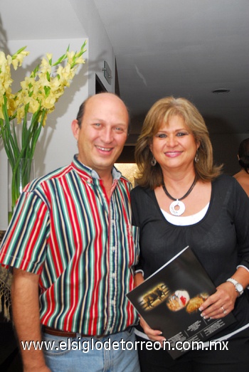06062010 Alfredo Kaim y Paulina González.