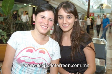 07062010 Corina Hoyos y Estefanía Apolinar.