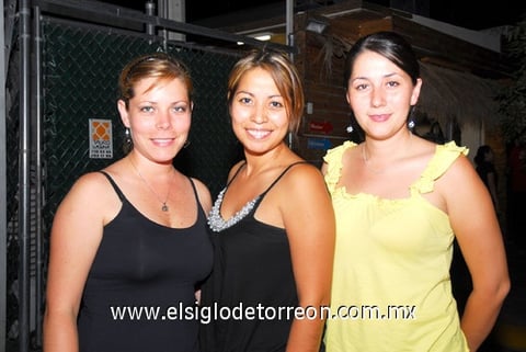 08062010 Daniela de Cepeda, Diana Zapata y Thaism Prieto.