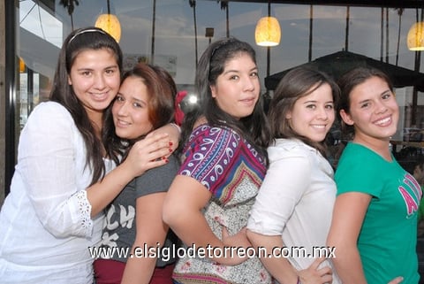07062010 Sharon Prieto, Natalia Padilla, Mariana Zugasti, Mariela Ramos y Emely Murra.