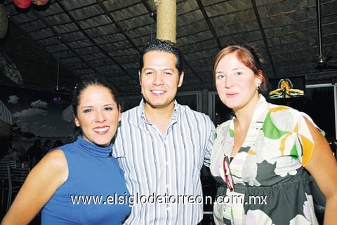 06062010 Dugnia Escalante, César Ramírez y Samara González.