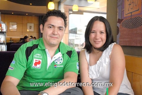 07062010 Víctor Ávila y Helena Villarreal.