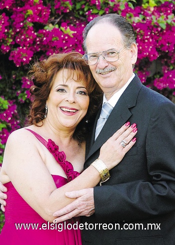 06062010 Chacha Chufani de Jones festejó a su esposo Éric Jones, en su cumpleaños.