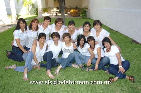 08062010 Primas. Fueron captadas al momento de disfrutar de la reunión.