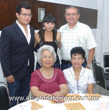 07062010 Alejandro Rivera, Karina y Juan Carlos Álvarez, María Luisa Fong de Varela y Beatriz Varela de Álvarez.