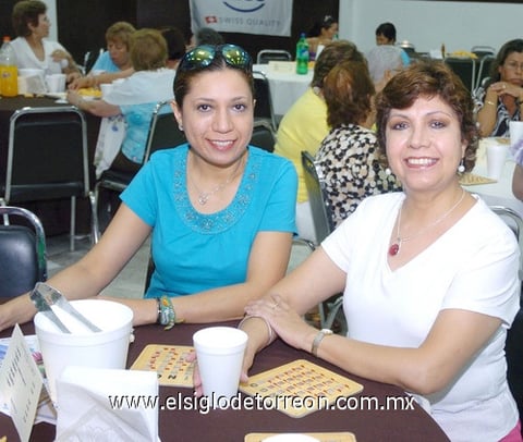 07062010 Angie y Elsa María Saavedra.