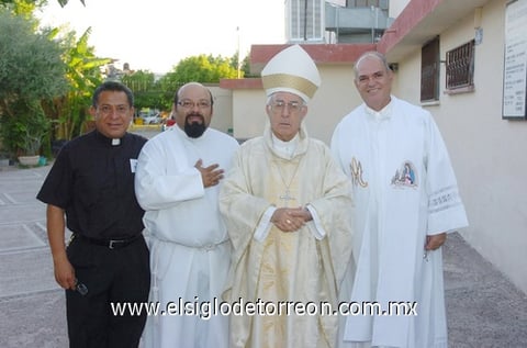 06062010 Padre Rogelio, padre Mario, monseñor José Guadalupe Galván y padre Javier Orozco.