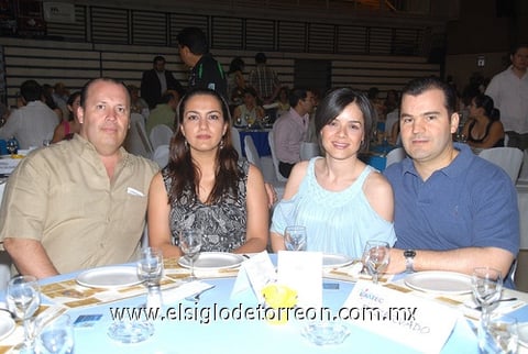 07062010 Luis, Ana María, Gabriela y Fernando Ávila Garza.
